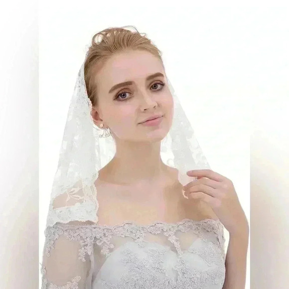 Wedding Bridal Short Lace White Veil Shoulder Length Applique Lace Edge - Picture 9 of 10